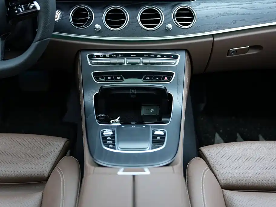 Mercedes-Benz E-Class 2022 — фото 10