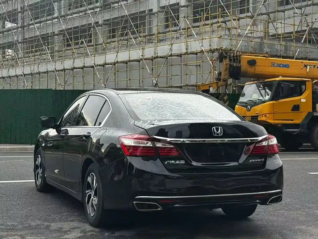 Honda Accord 2017 — фото 9
