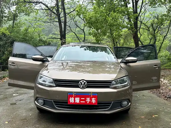 Volkswagen Sagitar 2015