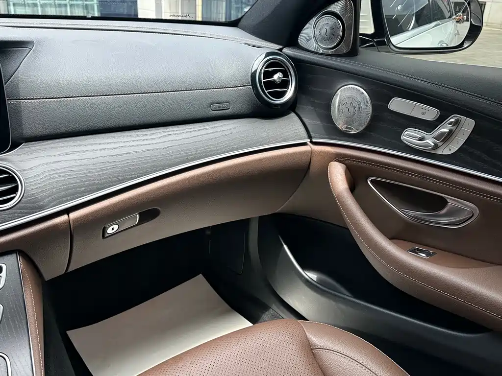Mercedes-Benz E-Class 2021 — фото 11