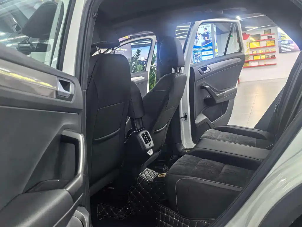 Volkswagen T-Roc 2023