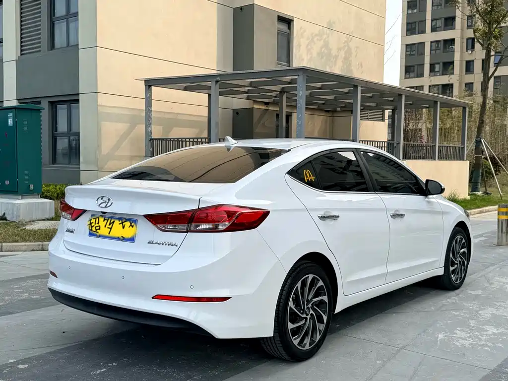 Hyundai Elantra 2020 — фото 13