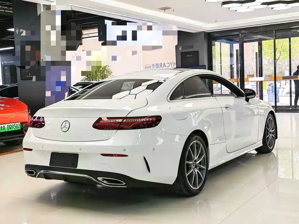 Mercedes-Benz E-Class 2023 — фото 7