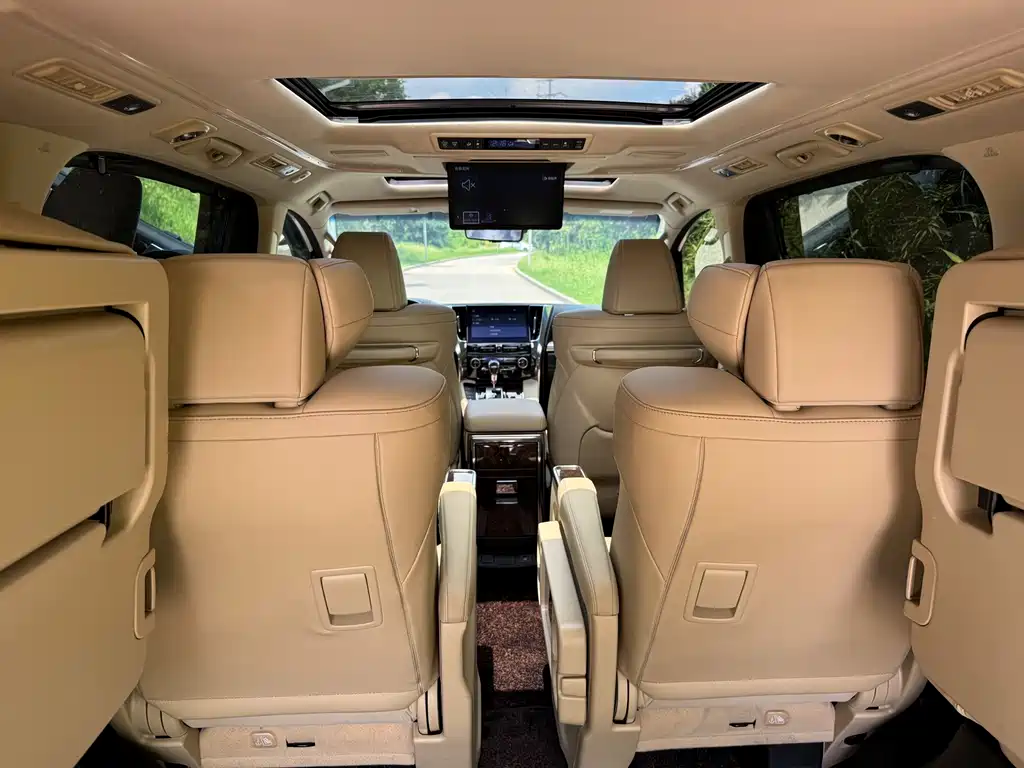 Toyota Alphard 2023 — фото 10