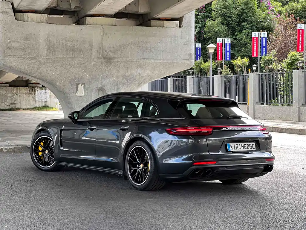 Porsche Panamera 2018 — фото 31