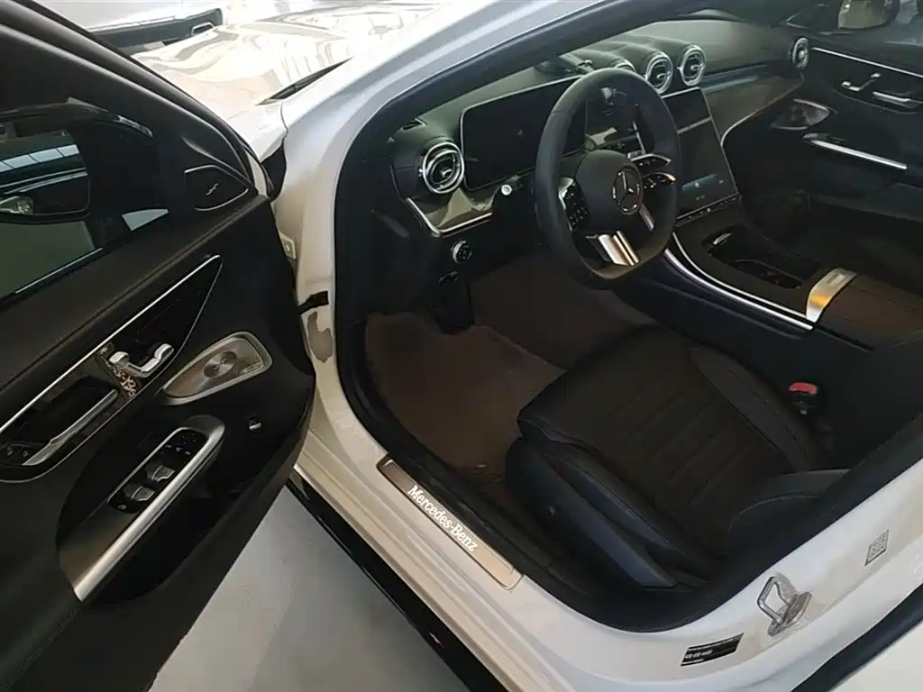Mercedes-Benz C-Class 2025 — фото 12