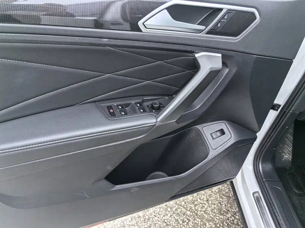 Volkswagen Tiguan L 2023 — фото 10