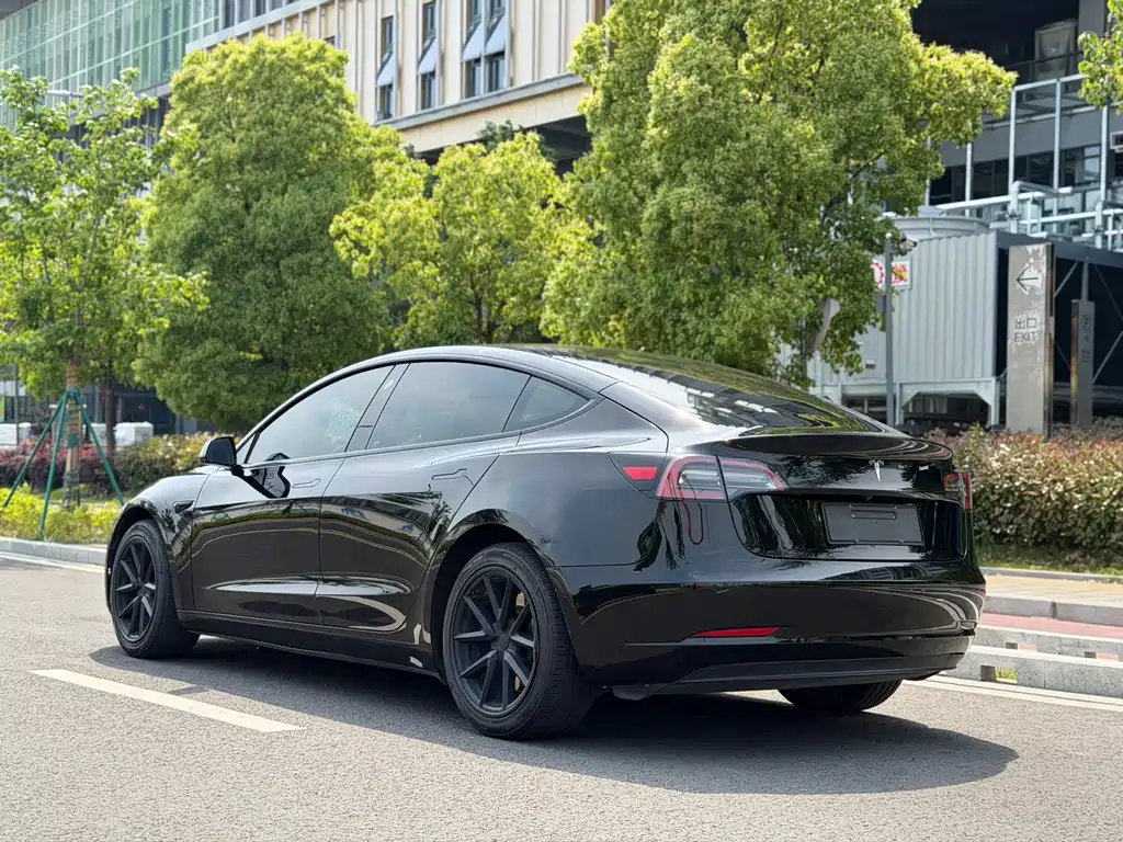 Tesla Model Y 2021 — фото 12