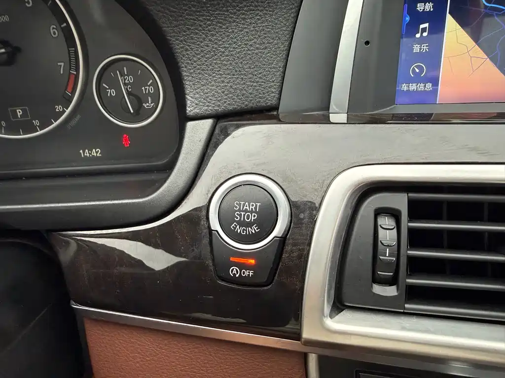 BMW 5 Series 2015 — фото 26
