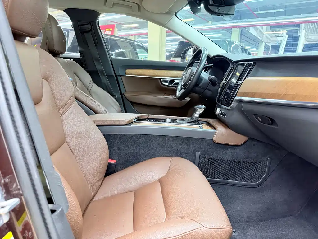Volvo S90 2018 — фото 11