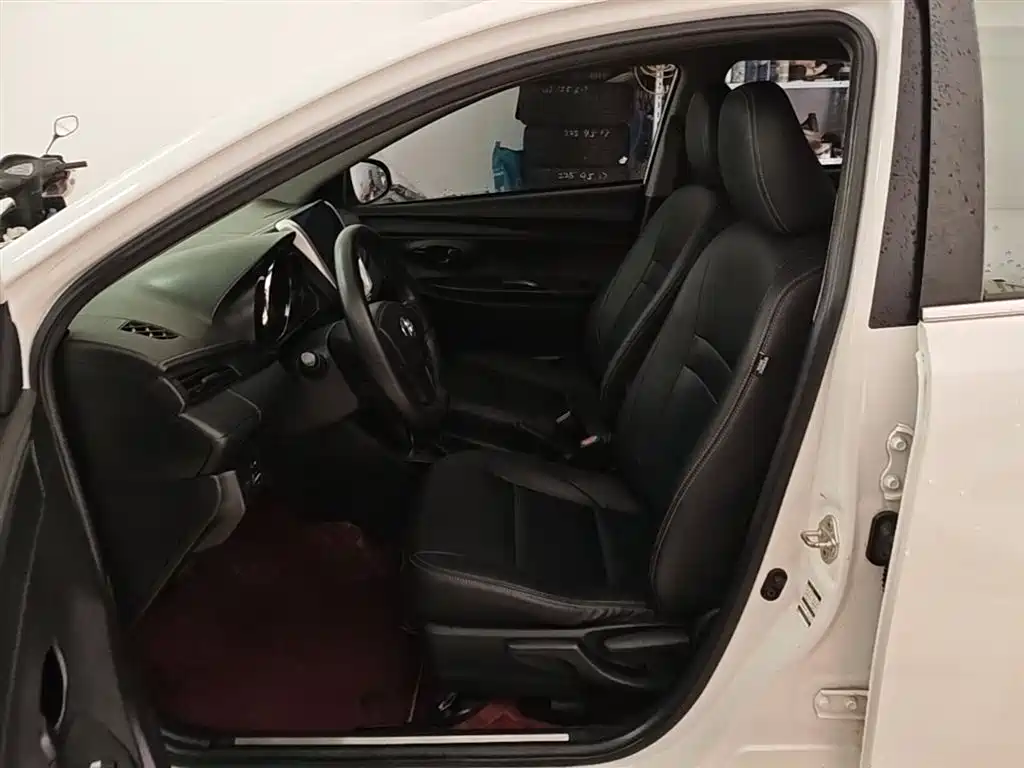 Toyota Yaris L 2020 — фото 15