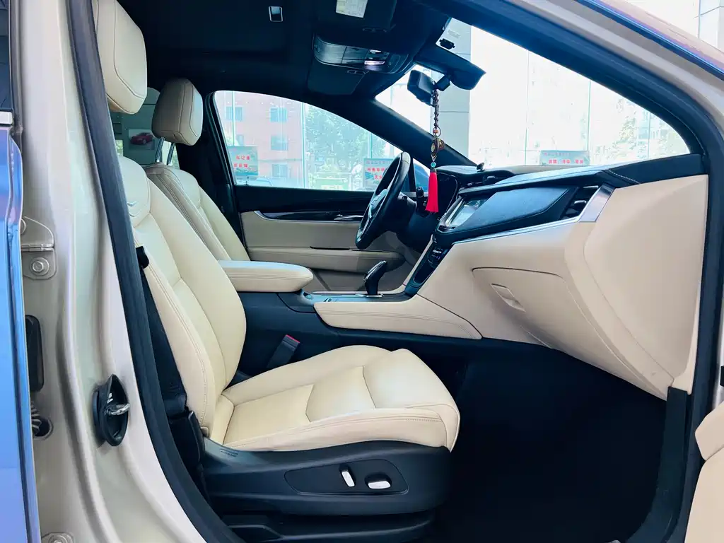 Cadillac XT5 2017 — фото 17