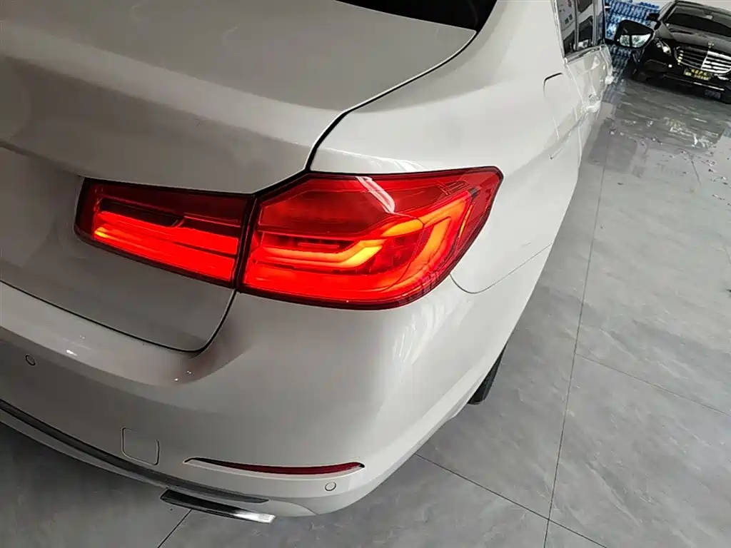 BMW 5 Series New Energy 2019 — фото 8