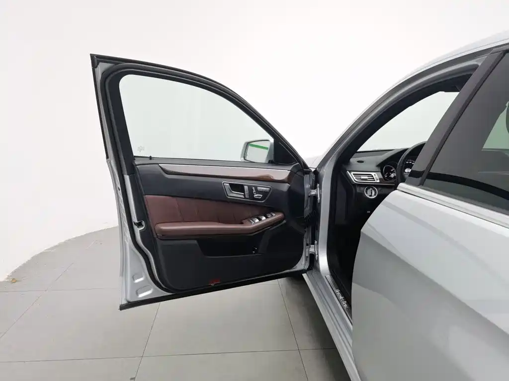 Mercedes-Benz E-Class 2015 — фото 8
