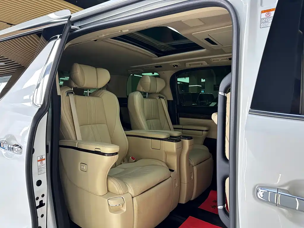 Toyota Alphard 2022 — фото 24