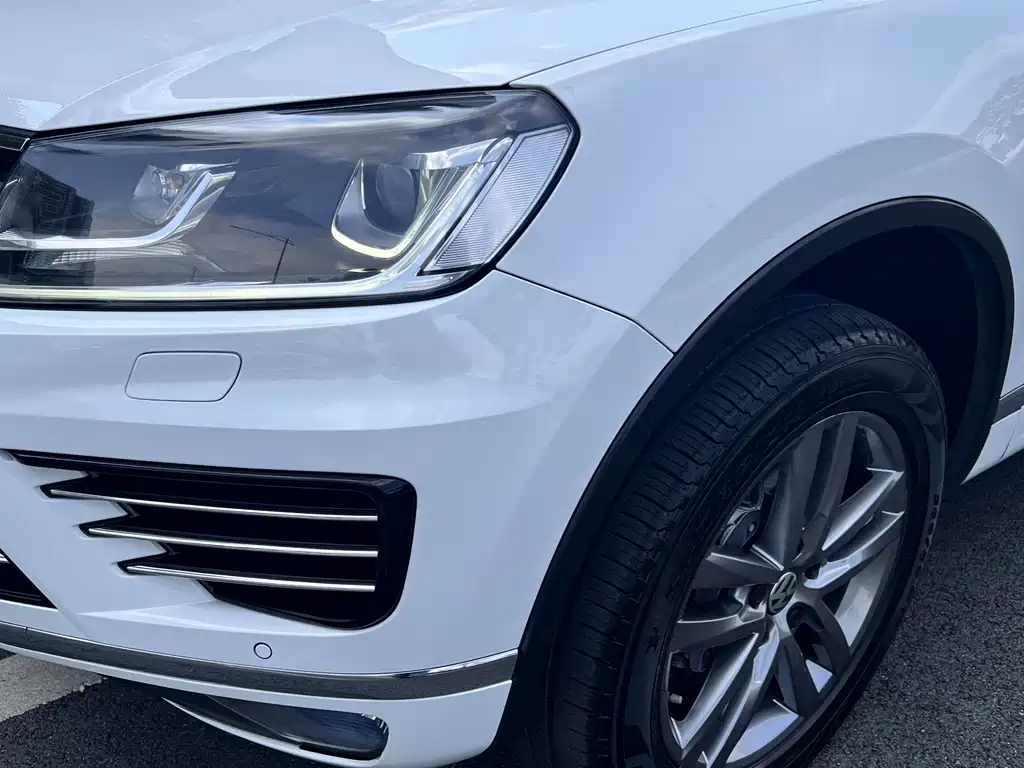 Volkswagen Touareg 2017 — фото 21