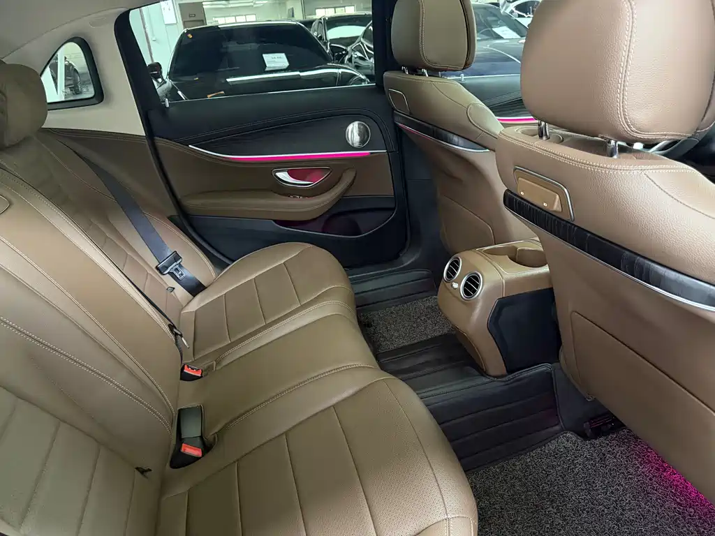 Mercedes-Benz E-Class 2020 — фото 12