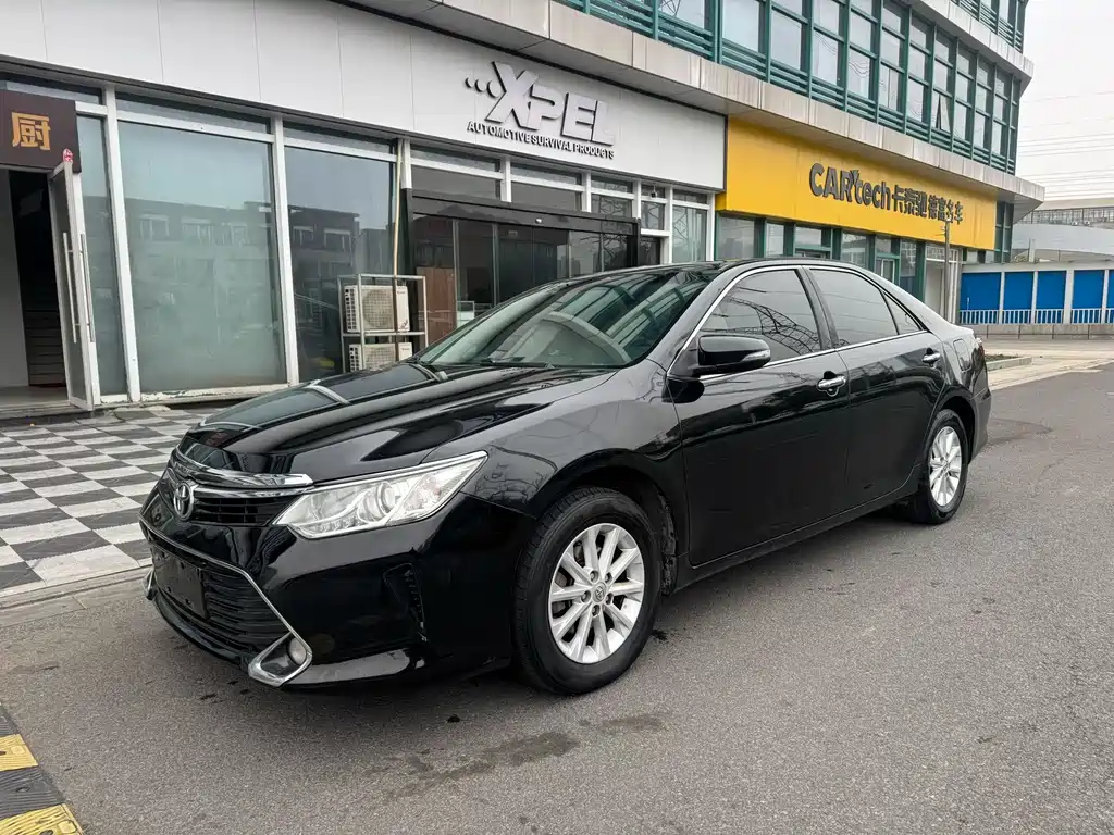 Toyota Camry 2017 — фото 2