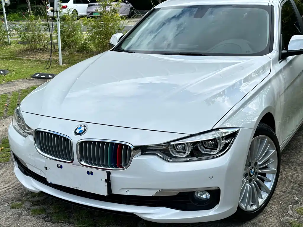 BMW 3 Series 2018 — фото 13