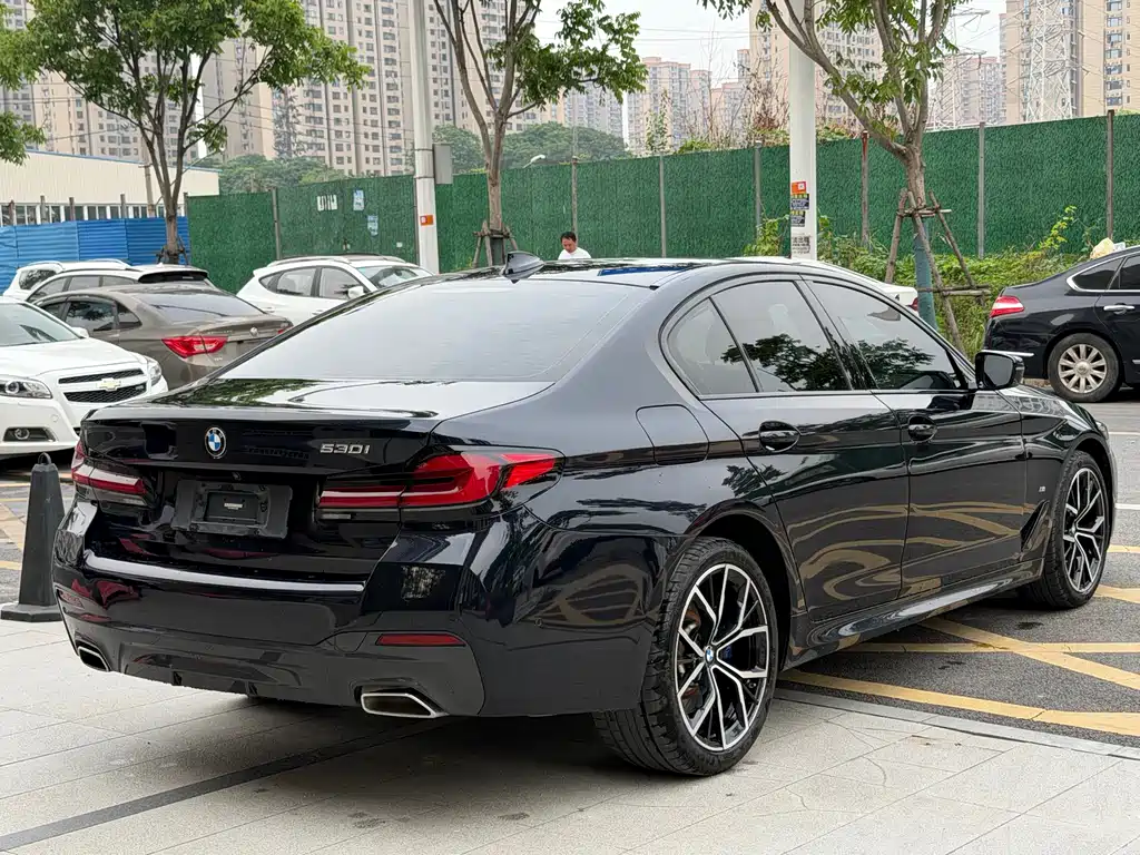BMW 5 Series 2023 — фото 10