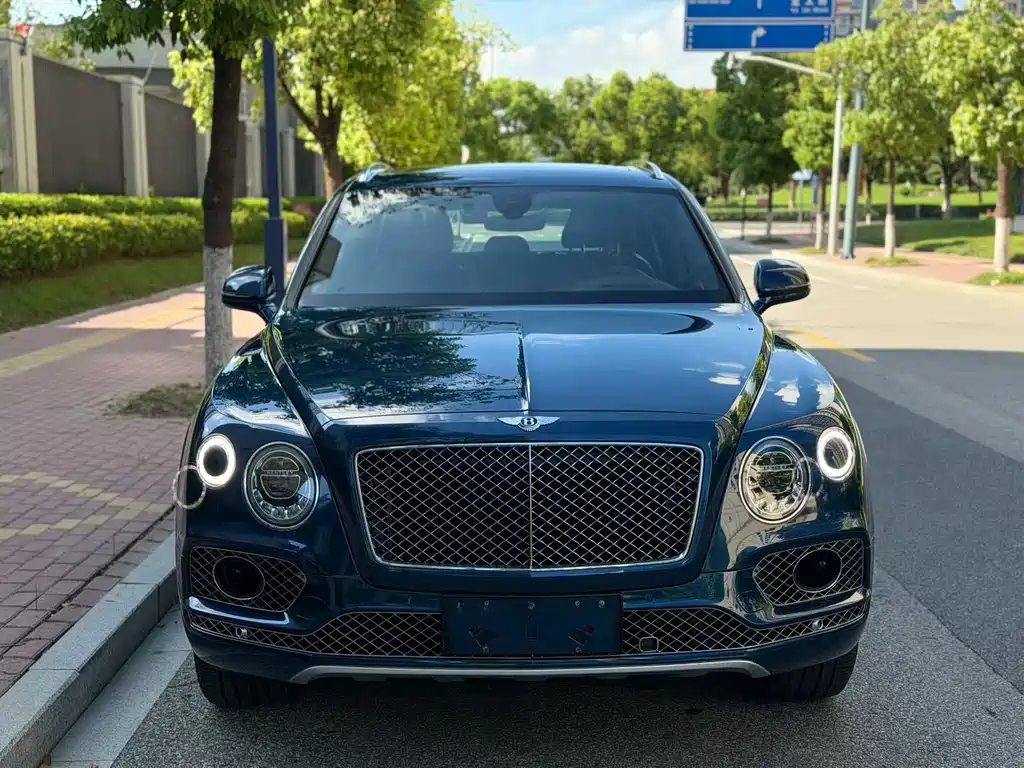 Bentley Bentayga 2019 — фото 2