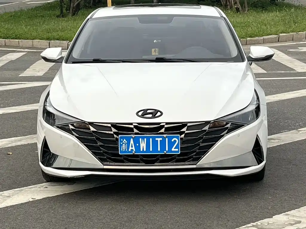 Hyundai Elantra 2022 — фото 3