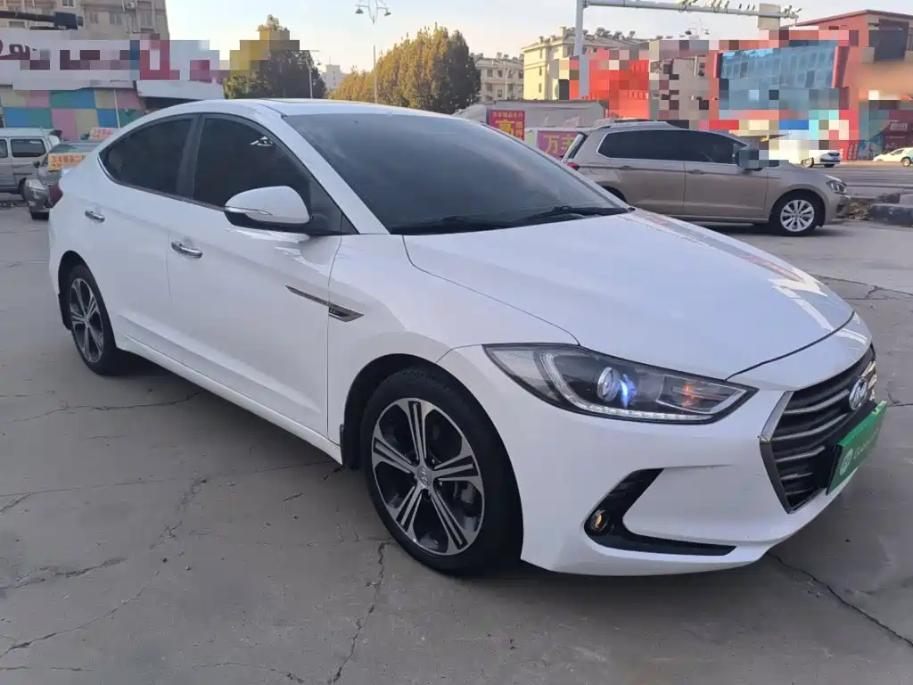 Hyundai Elantra 2019 — фото 23