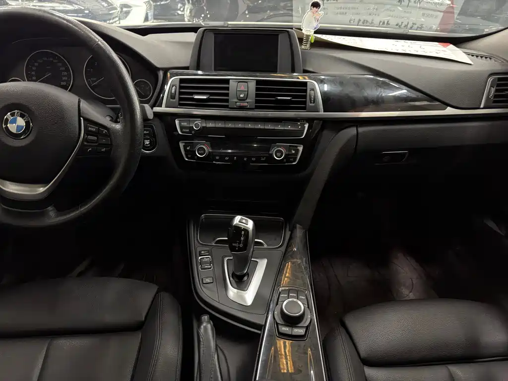 BMW 3 Series GT 2018 — фото 11