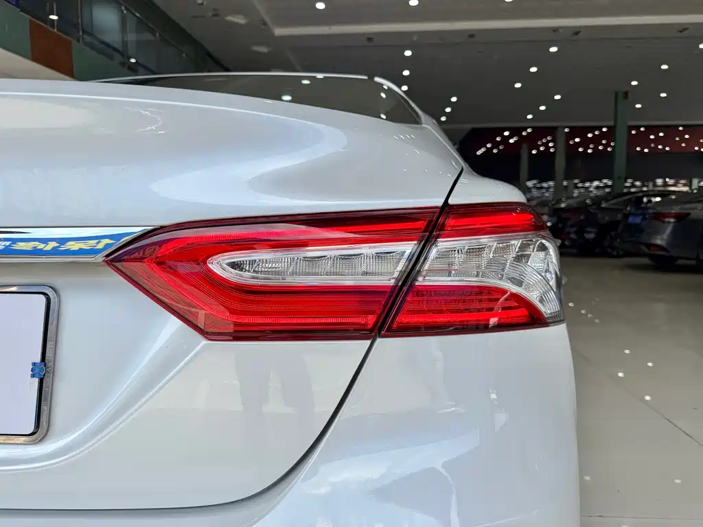 Toyota Camry 2020 — фото 15