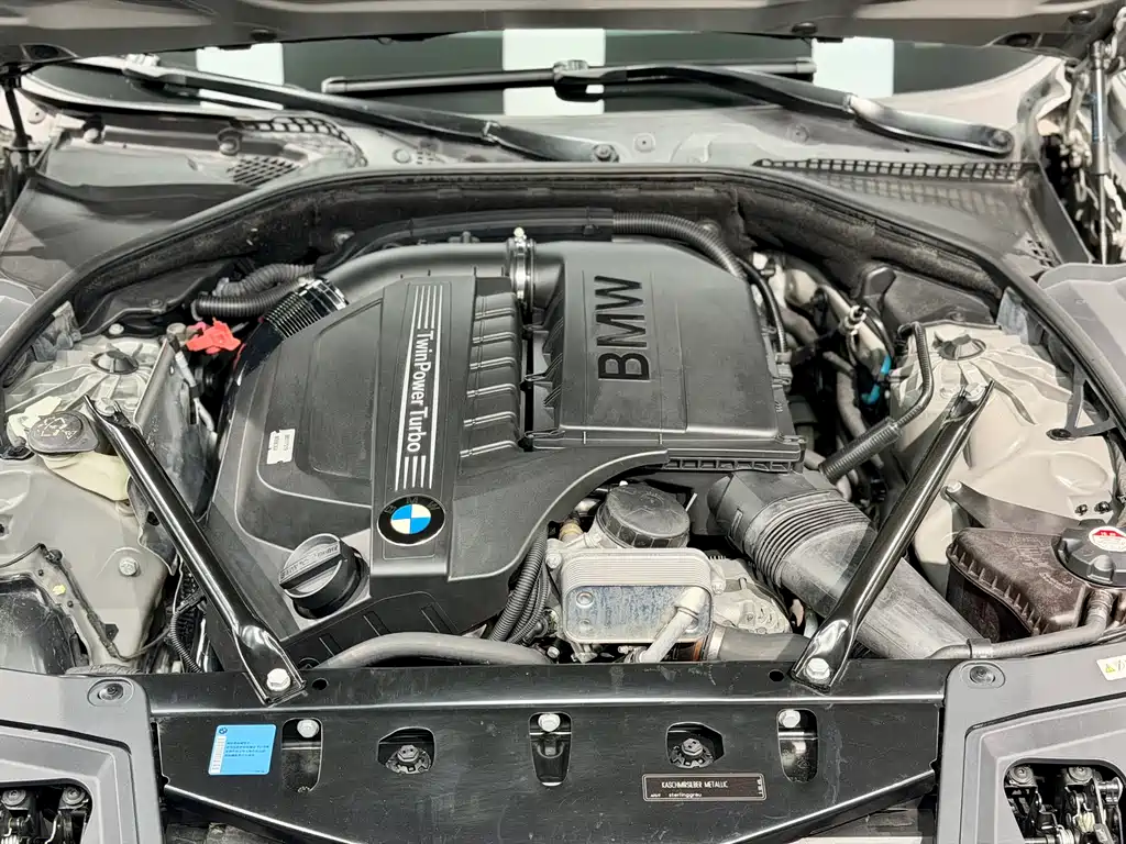 BMW 5 Series 2010 — фото 18