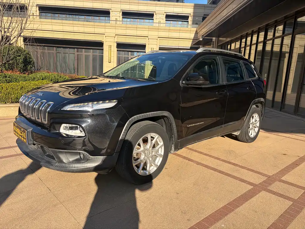 Jeep Cherokee 2016 — фото 1