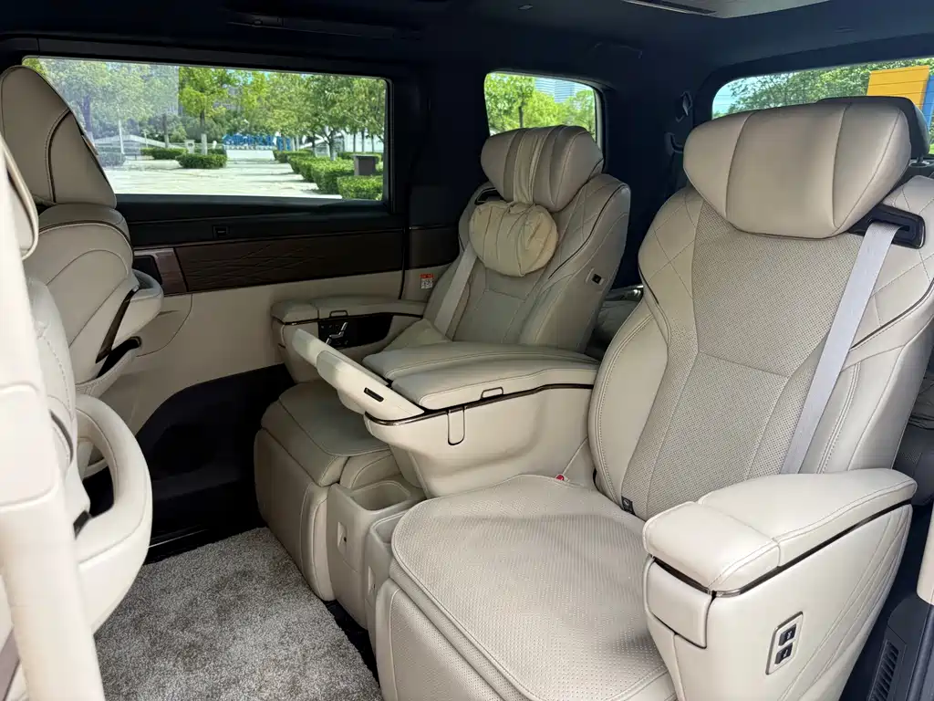 Toyota Alphard 2024 — фото 11