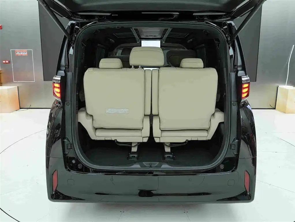 Toyota Alphard 2025 — фото 26