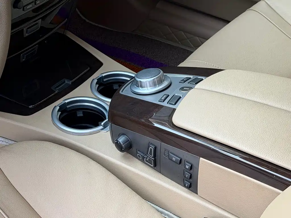 BMW 7 Series 2008 — фото 11