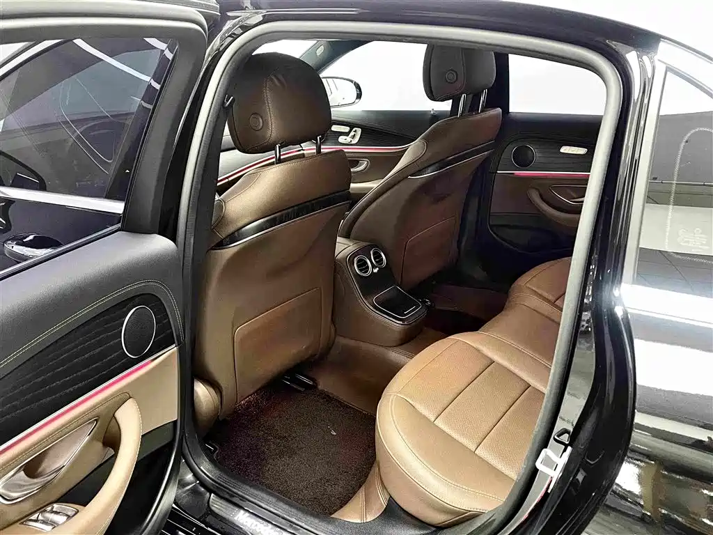 Mercedes-Benz E-Class 2024 — фото 10