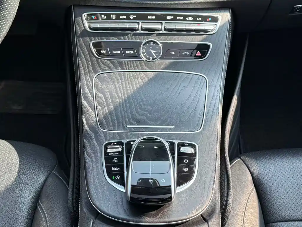 Mercedes-Benz E-Class 2018 — фото 17