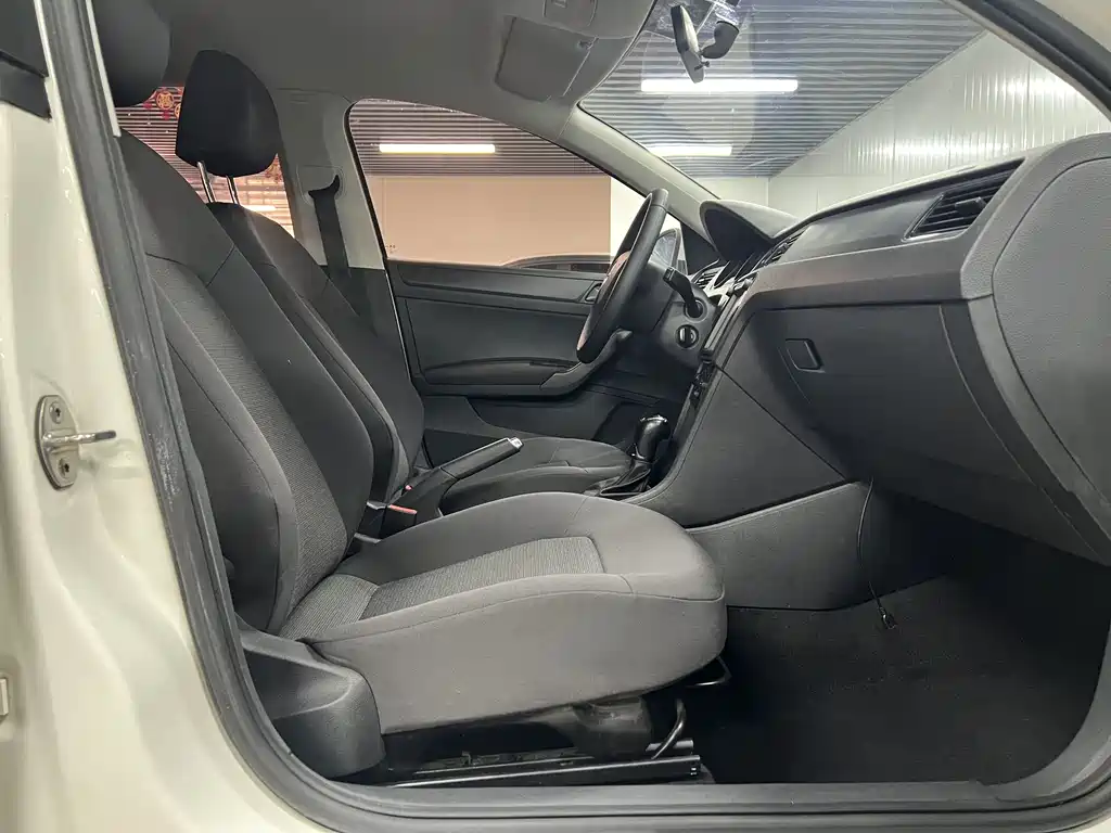 Skoda Rapid Spaceback 2020 — фото 9