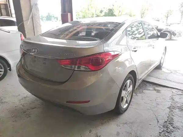 Hyundai Elantra Langdong 2012