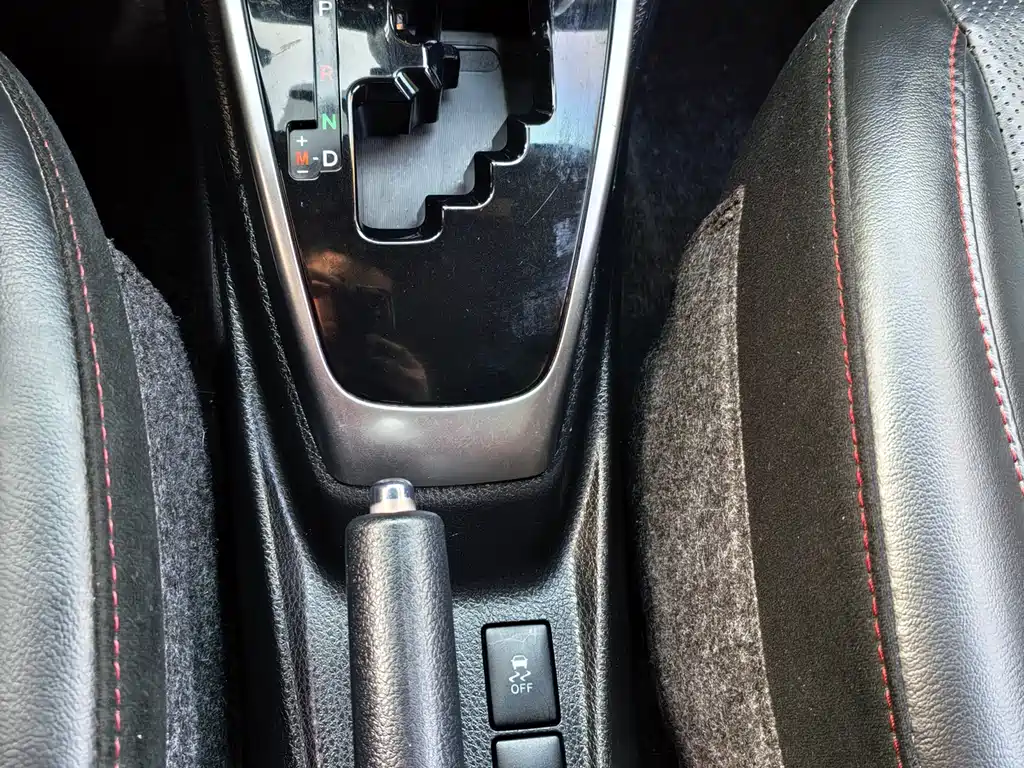 Toyota Yaris L 2020 — фото 12
