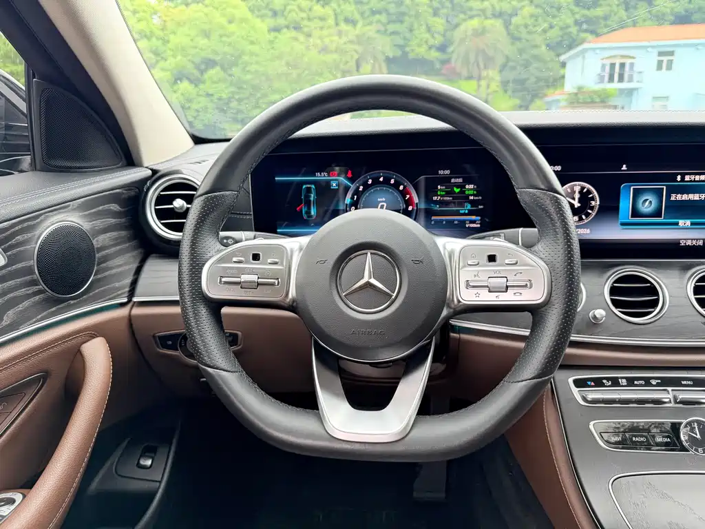 Mercedes-Benz E-Class 2019 — фото 15