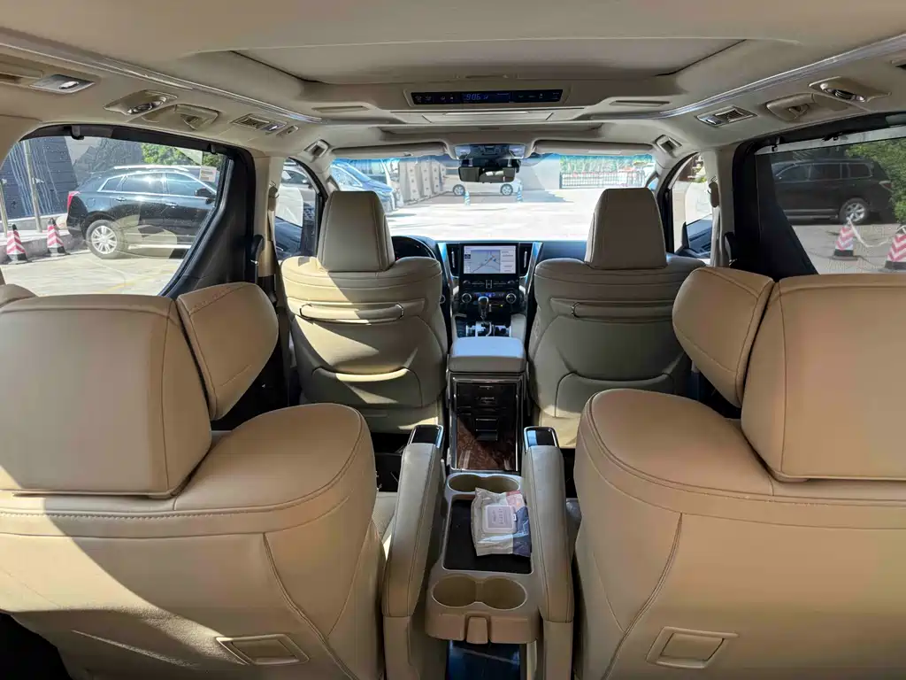 Toyota Alphard 2022 — фото 4