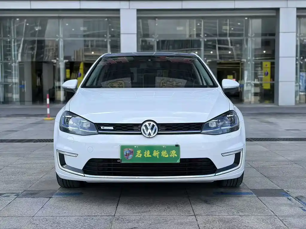 Volkswagen Golf Pure Electric 2021 — фото 2