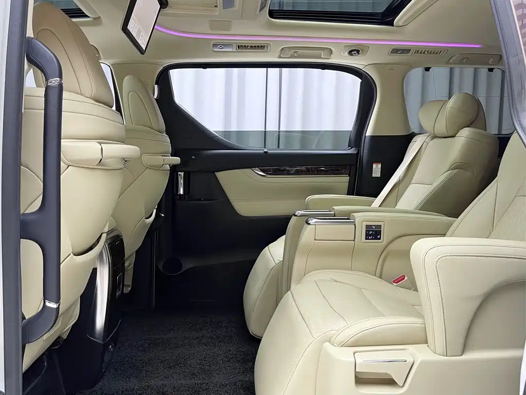 Toyota Alphard 2020