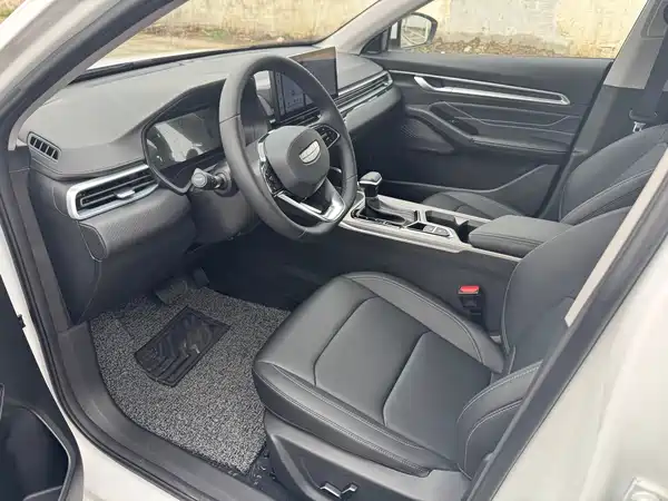 Geely Emgrand 2022