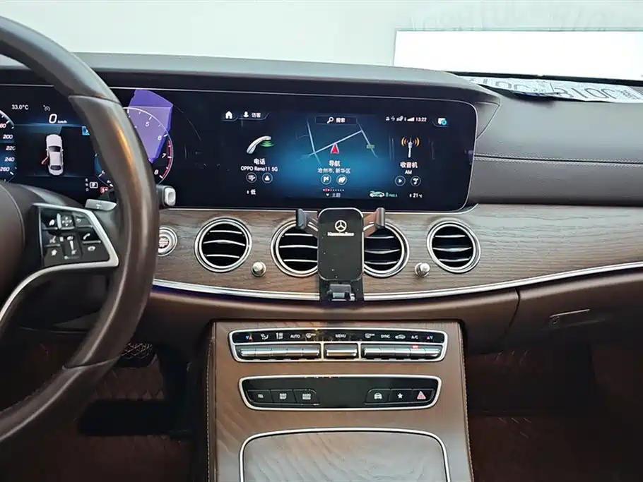 Mercedes-Benz E-Class 2022 — фото 13