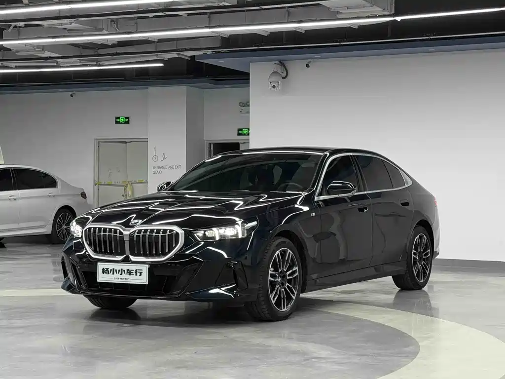 BMW 5 Series 2025 — фото 2