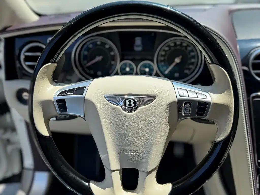 Bentley Flying Spur 2018 — фото 9