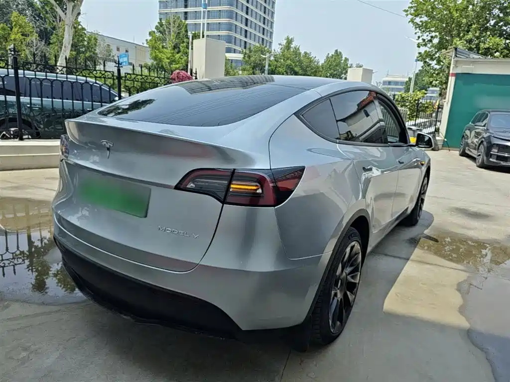 Tesla Model Y 2023 — фото 7