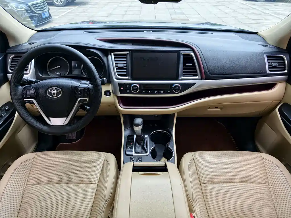 Toyota Highlander 2018 — фото 8