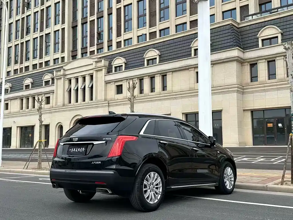 Cadillac XT5 2017 — фото 15